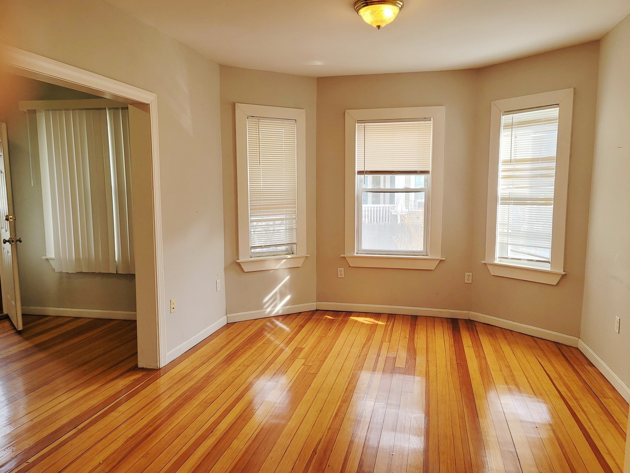 dorchester - #73332338