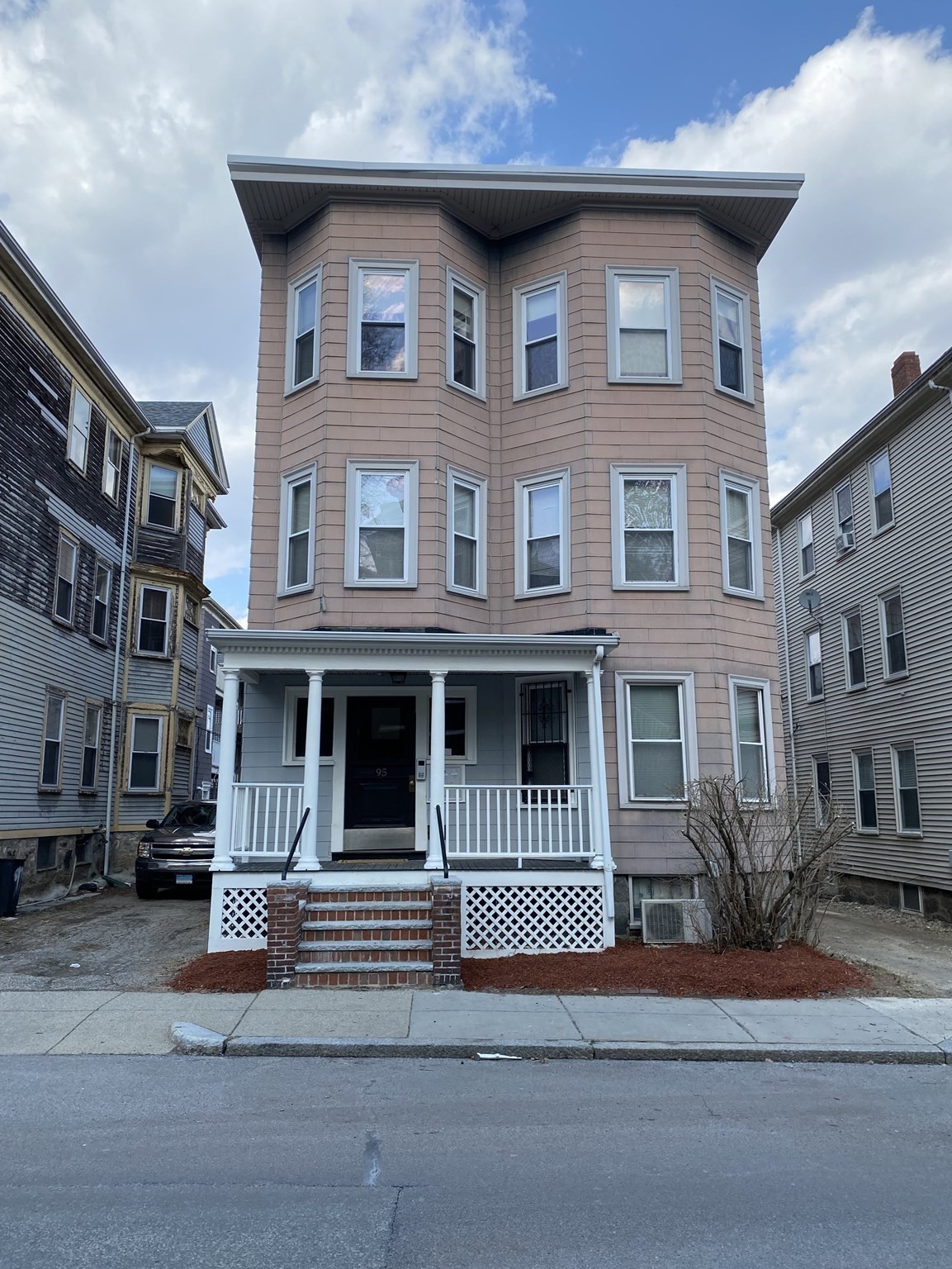 95 Hillside St, Boston - Mission Hill, MA 02120