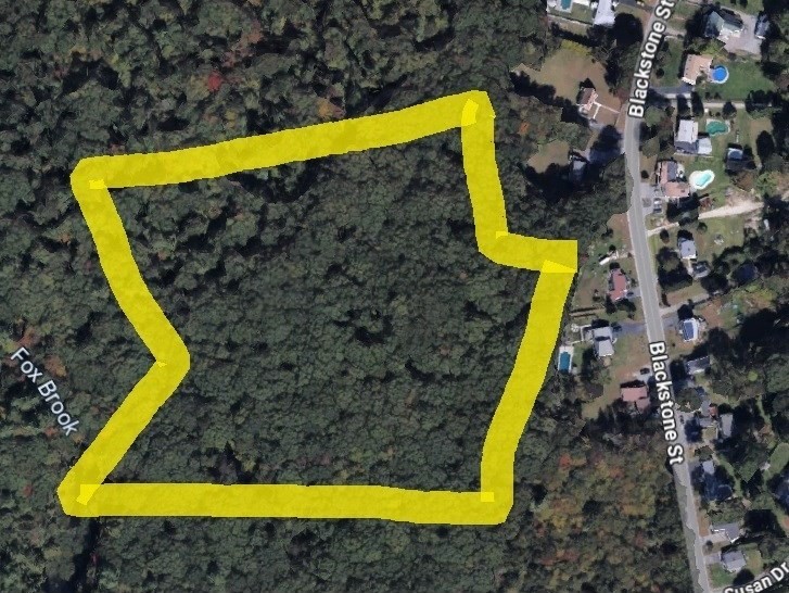 1 Old Lincoln St, Blackstone, MA 01504