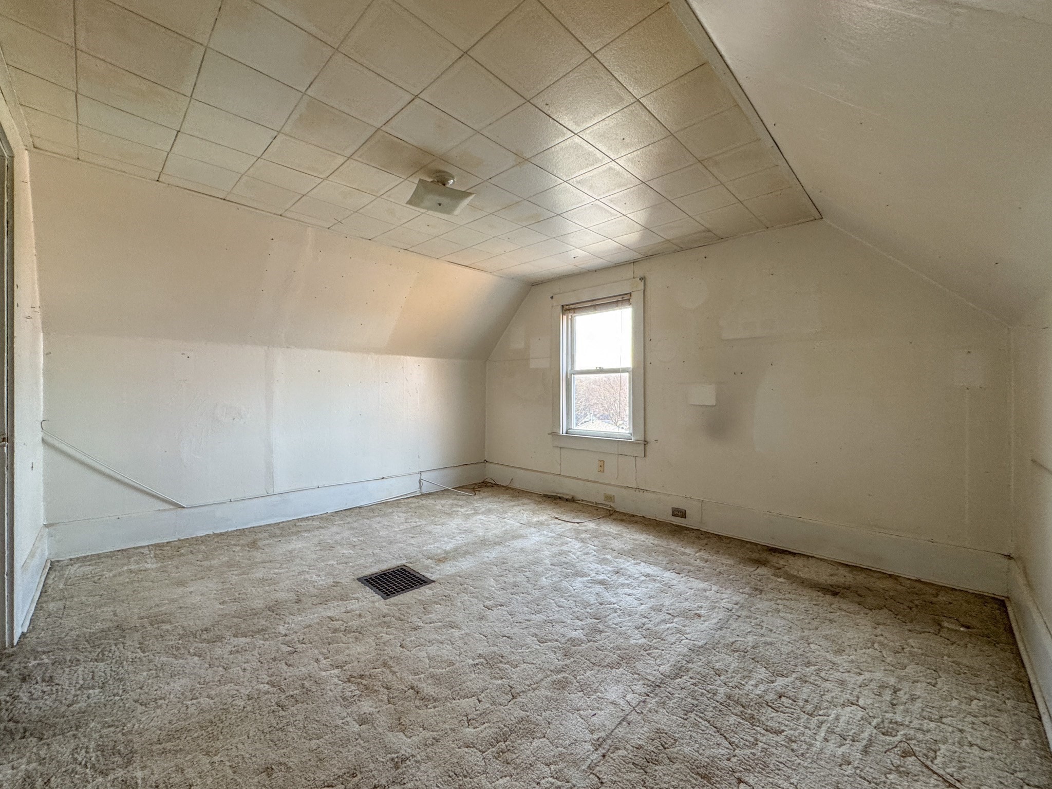 34 Smithfield Rd, Woonsocket, RI 02895 - Image 8