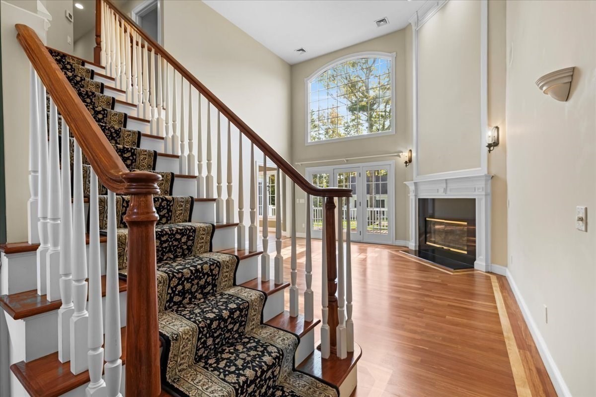 53 White Cliff Dr, Plymouth, MA 02360 - Image 2