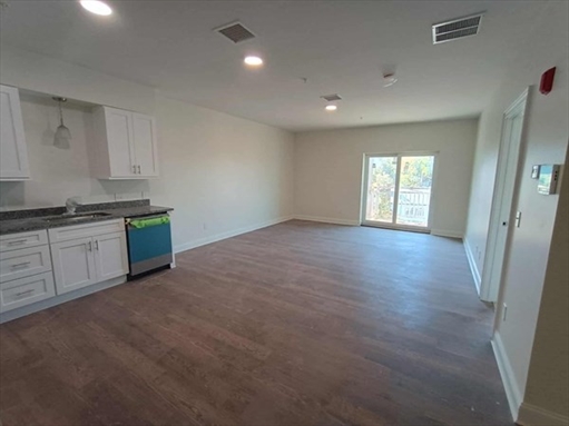 10 Franklin Ave, Apt 402