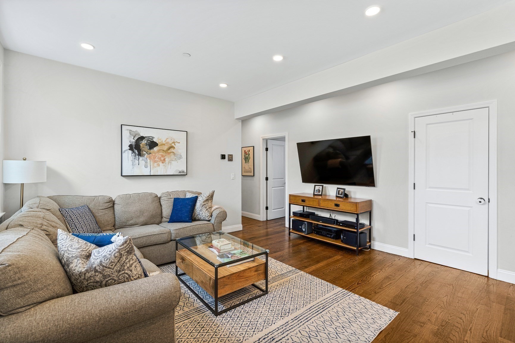 dorchester - #73347472