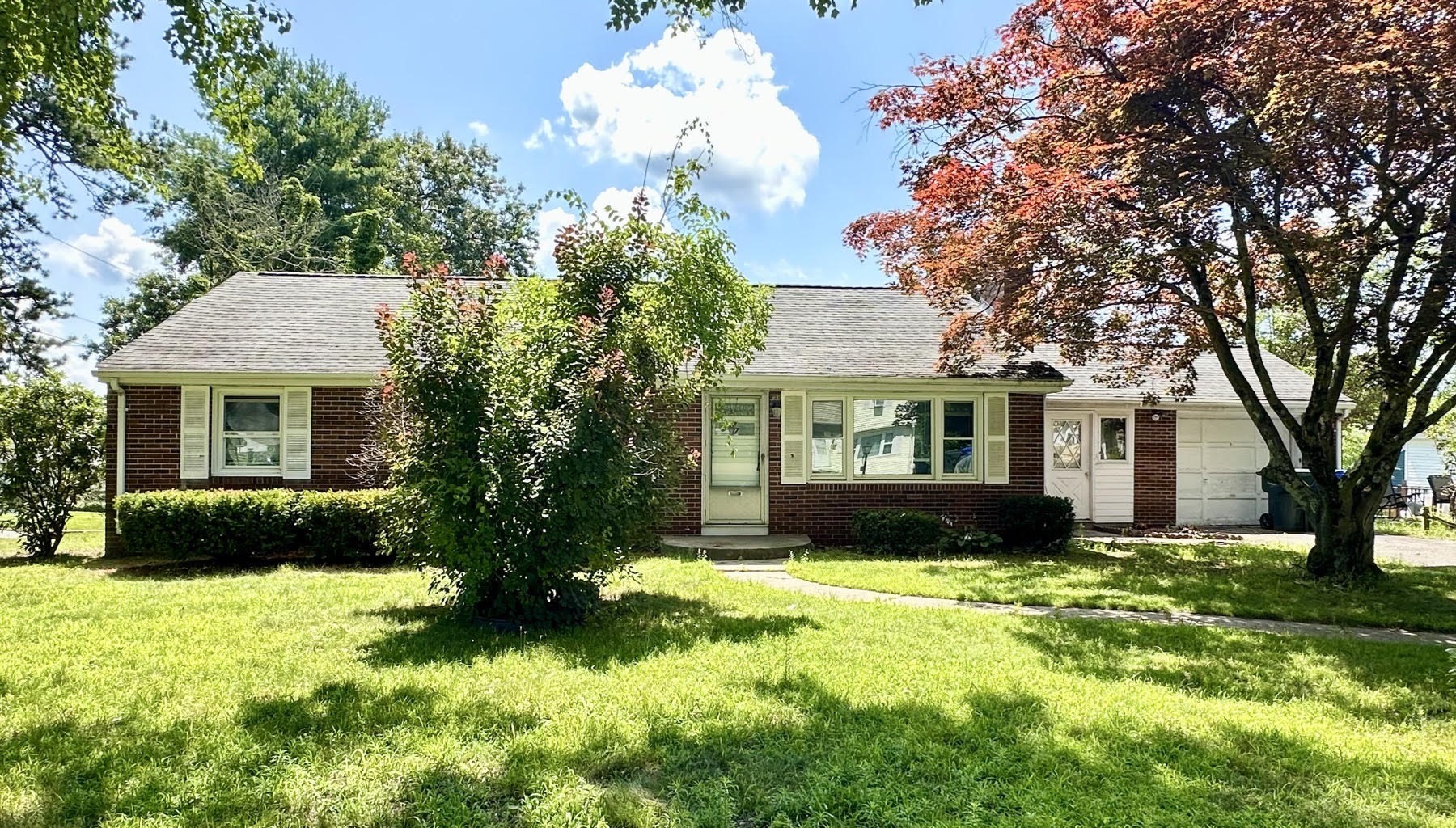 137 Carroll St, Springfield, MA 01108