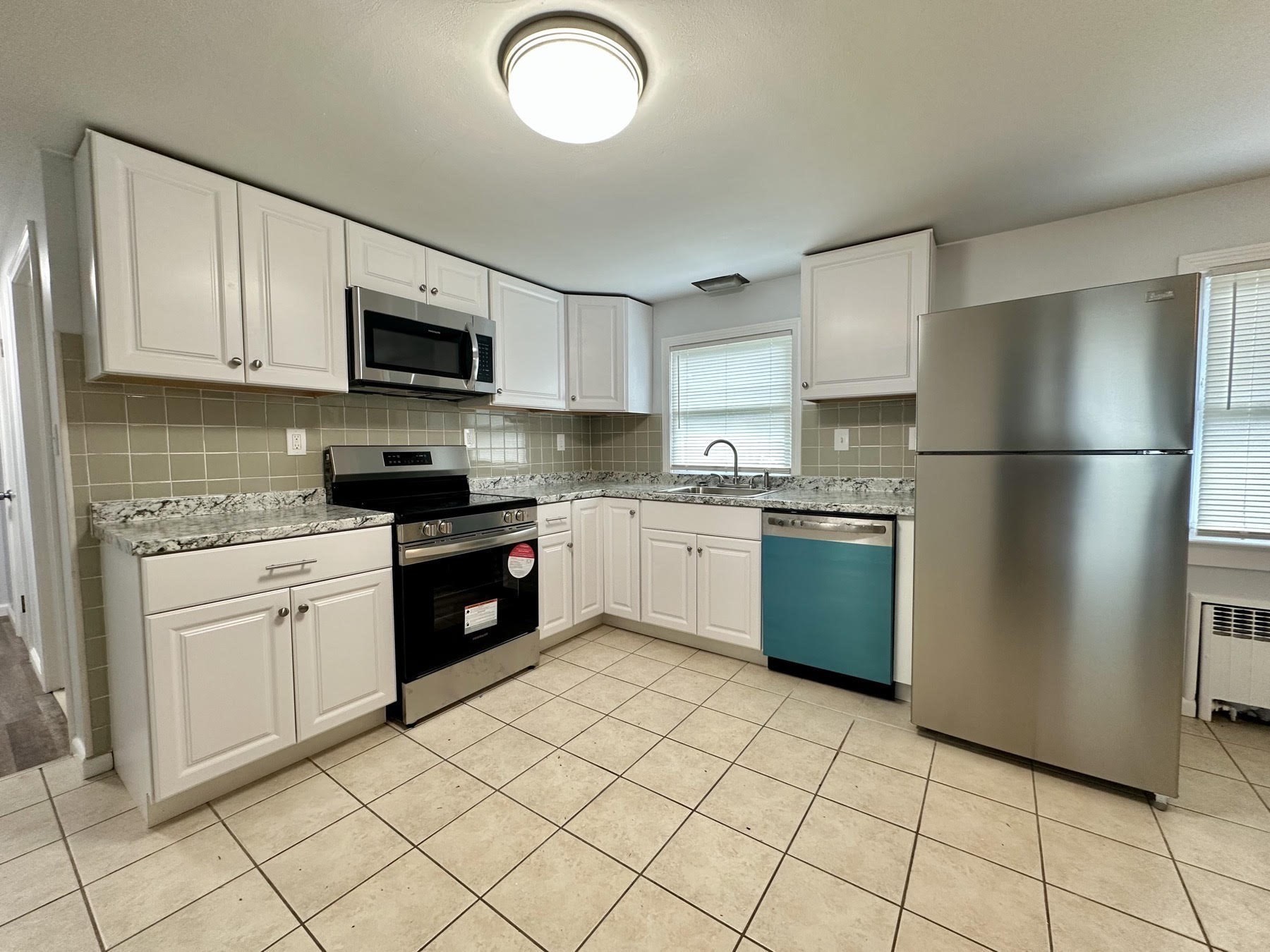 137 Carroll St, Springfield, MA 01108 - Image 3