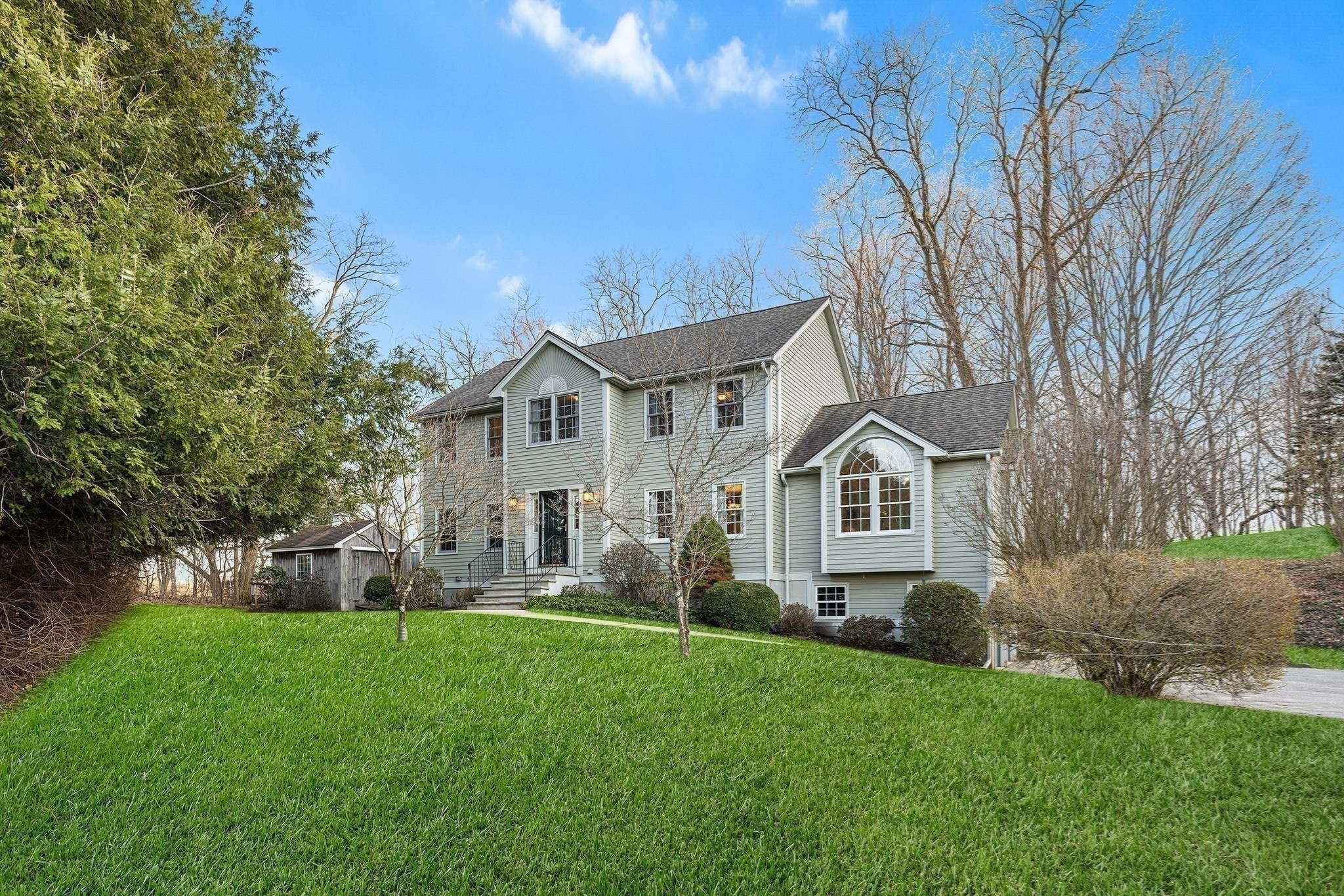 4 Barberry Ln, West Newbury, MA 01985
