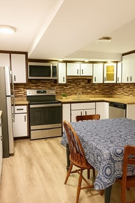 84 Thorndike St, Apt B