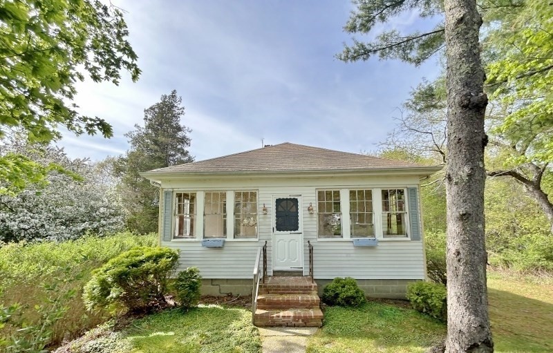 27 Nicks Rock Rd, Plymouth, MA 02360