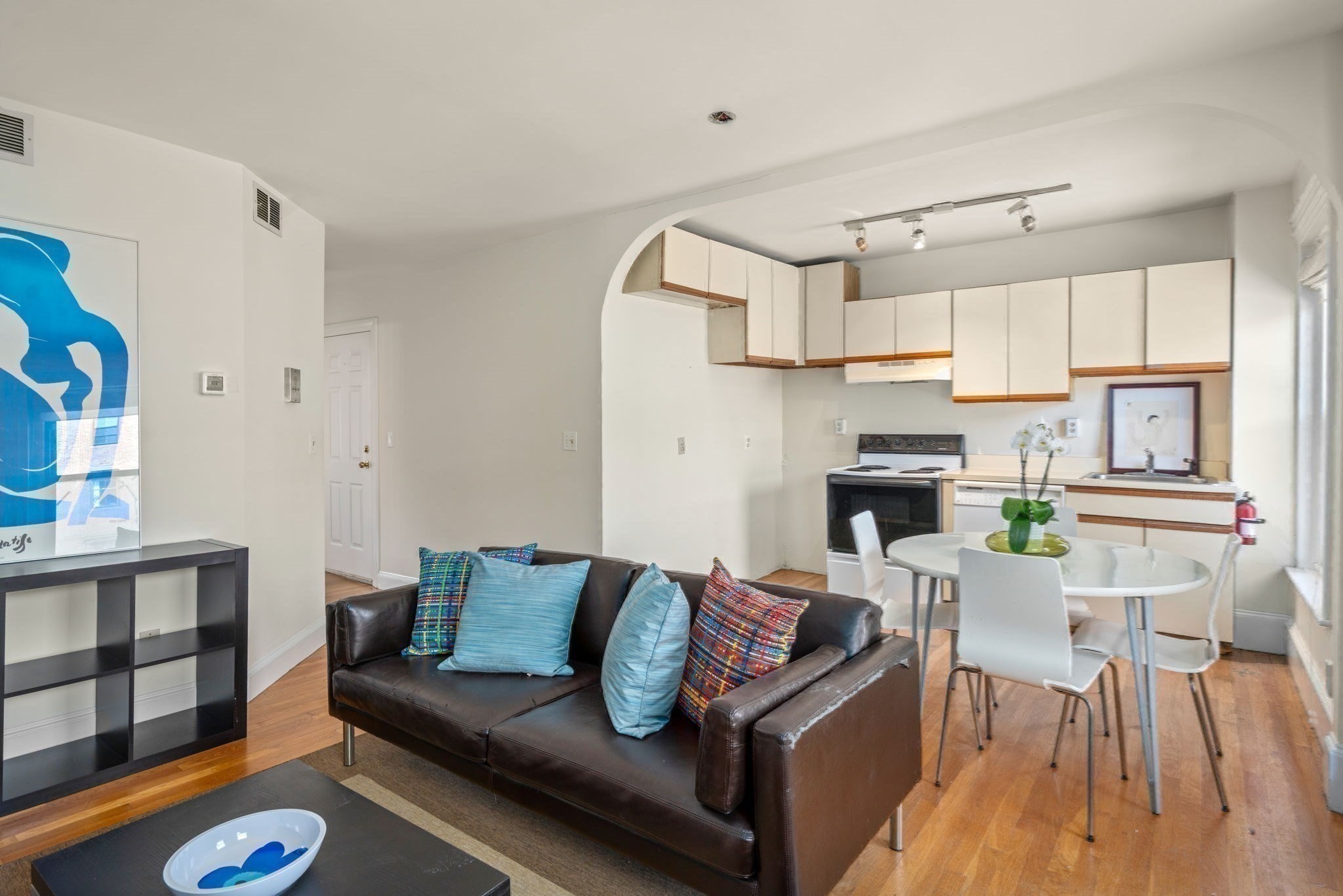 roxbury - #73364804
