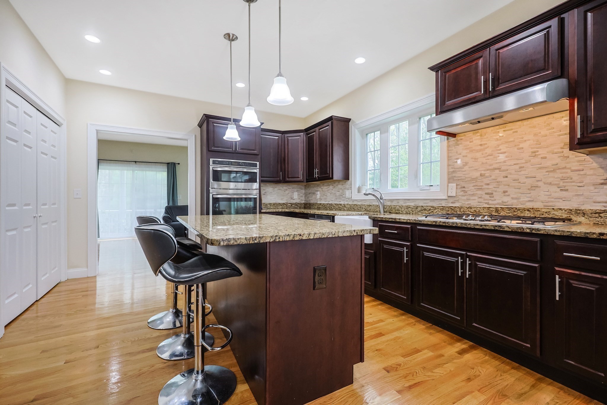 holliston - #73370071