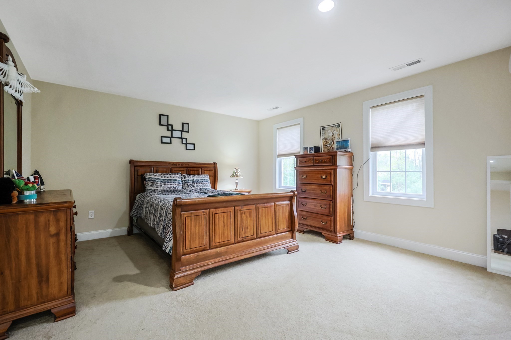 holliston - #73370071