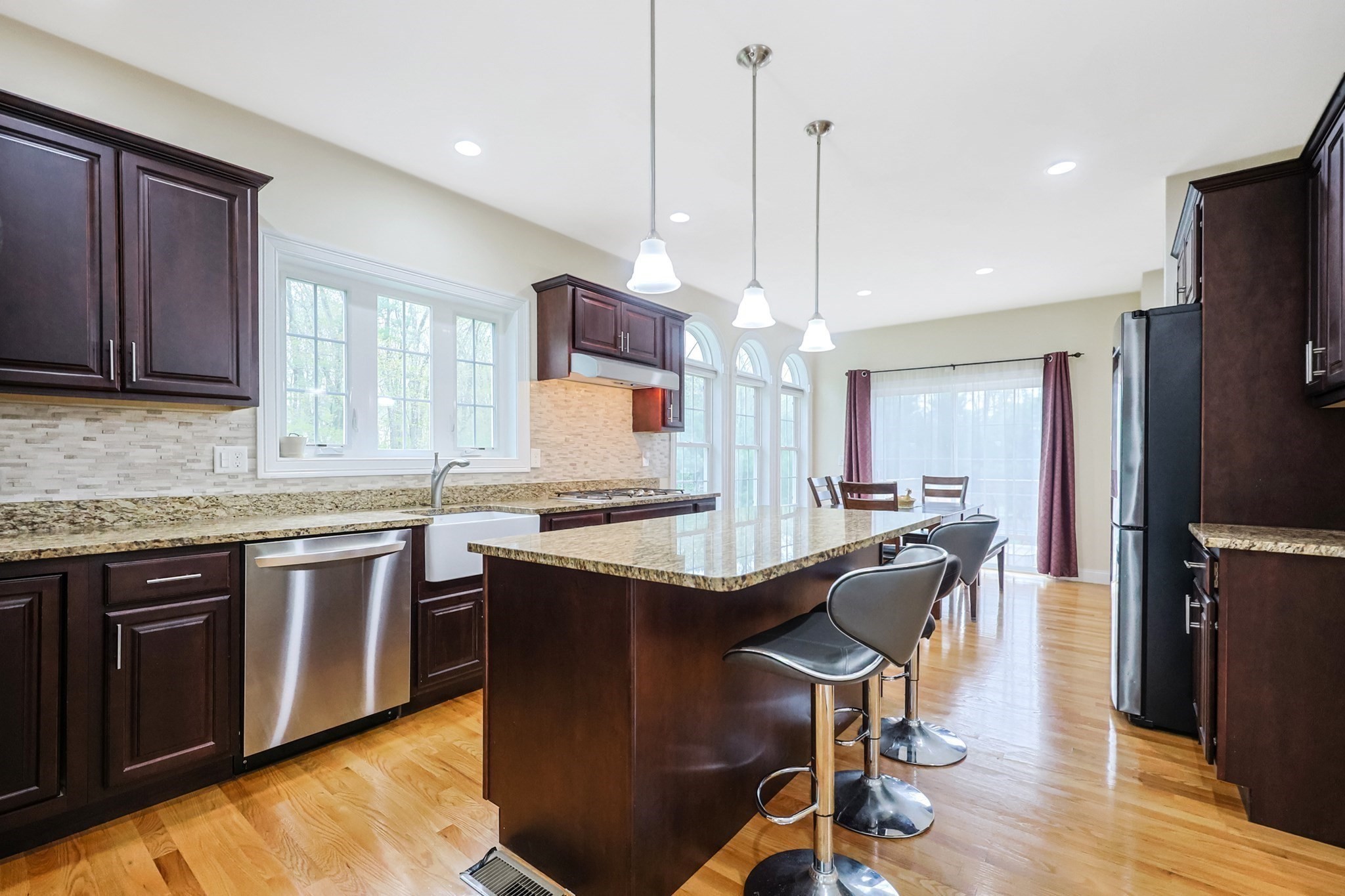 holliston - #73370071