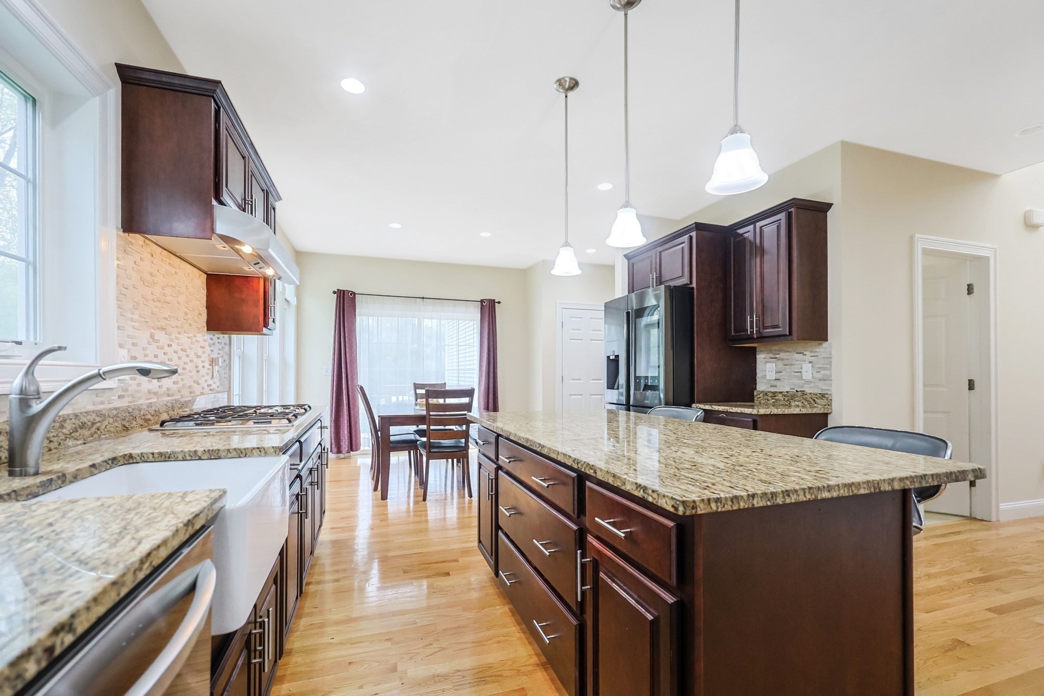 holliston - #73370071