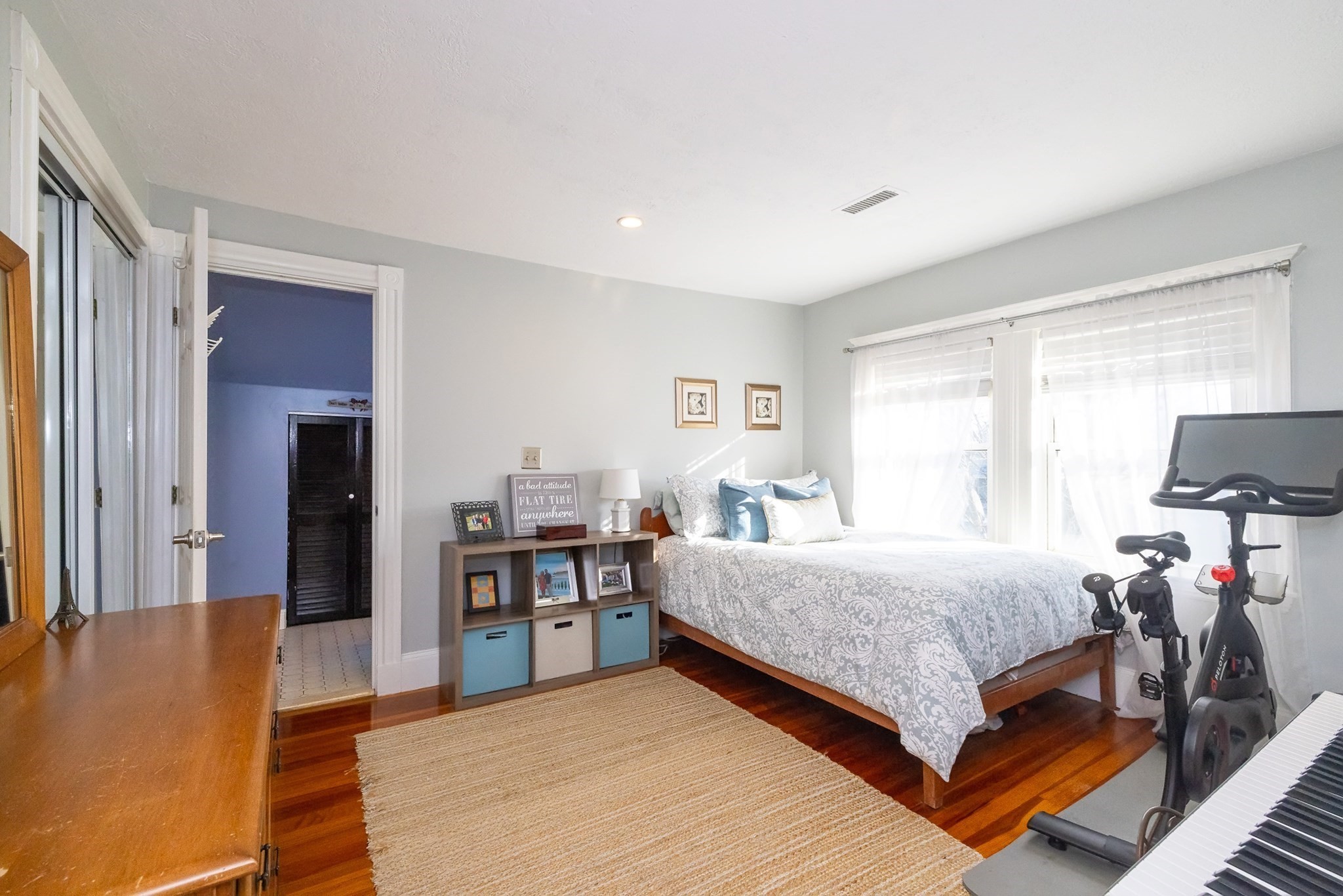 dorchester - #73370110