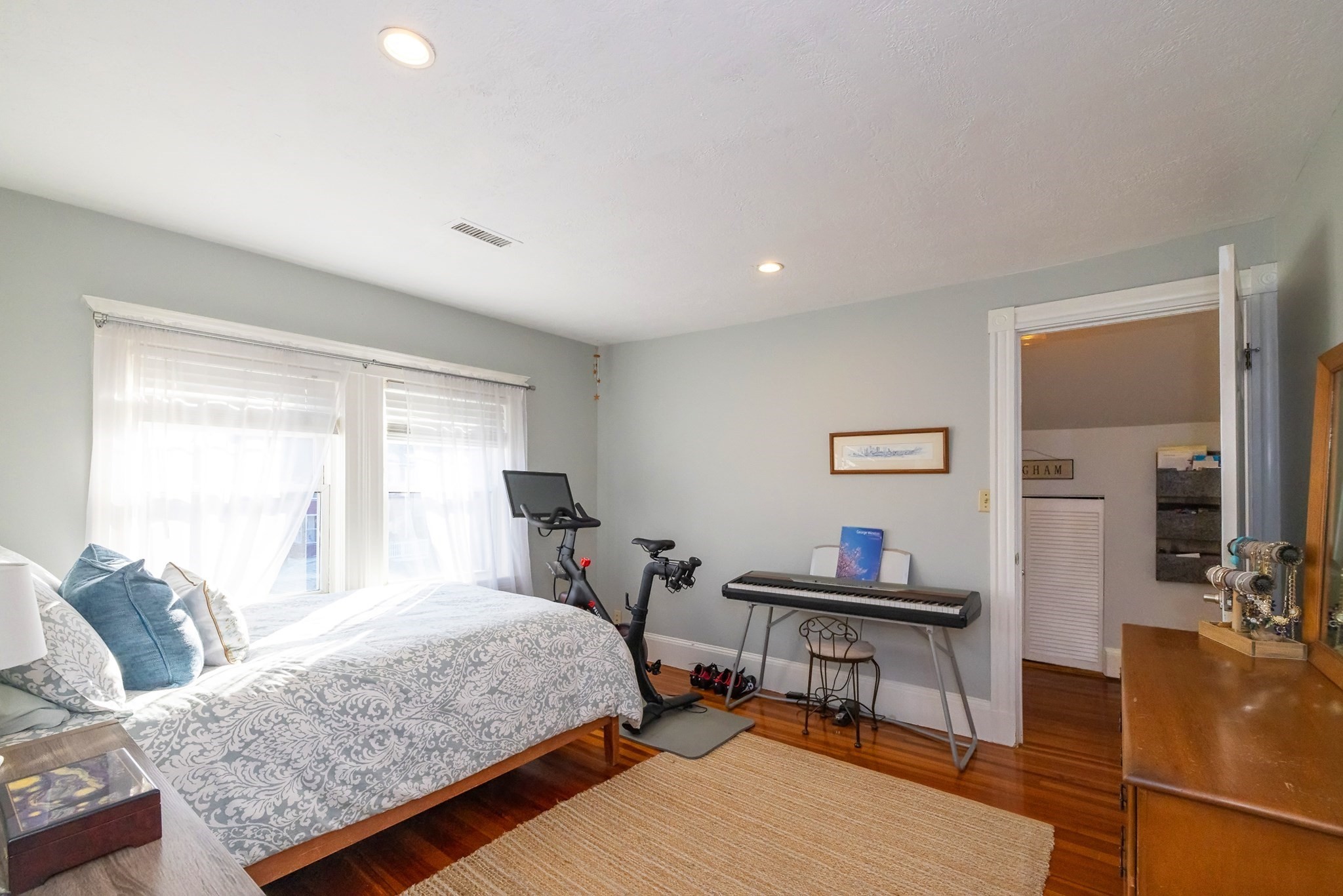 dorchester - #73370110