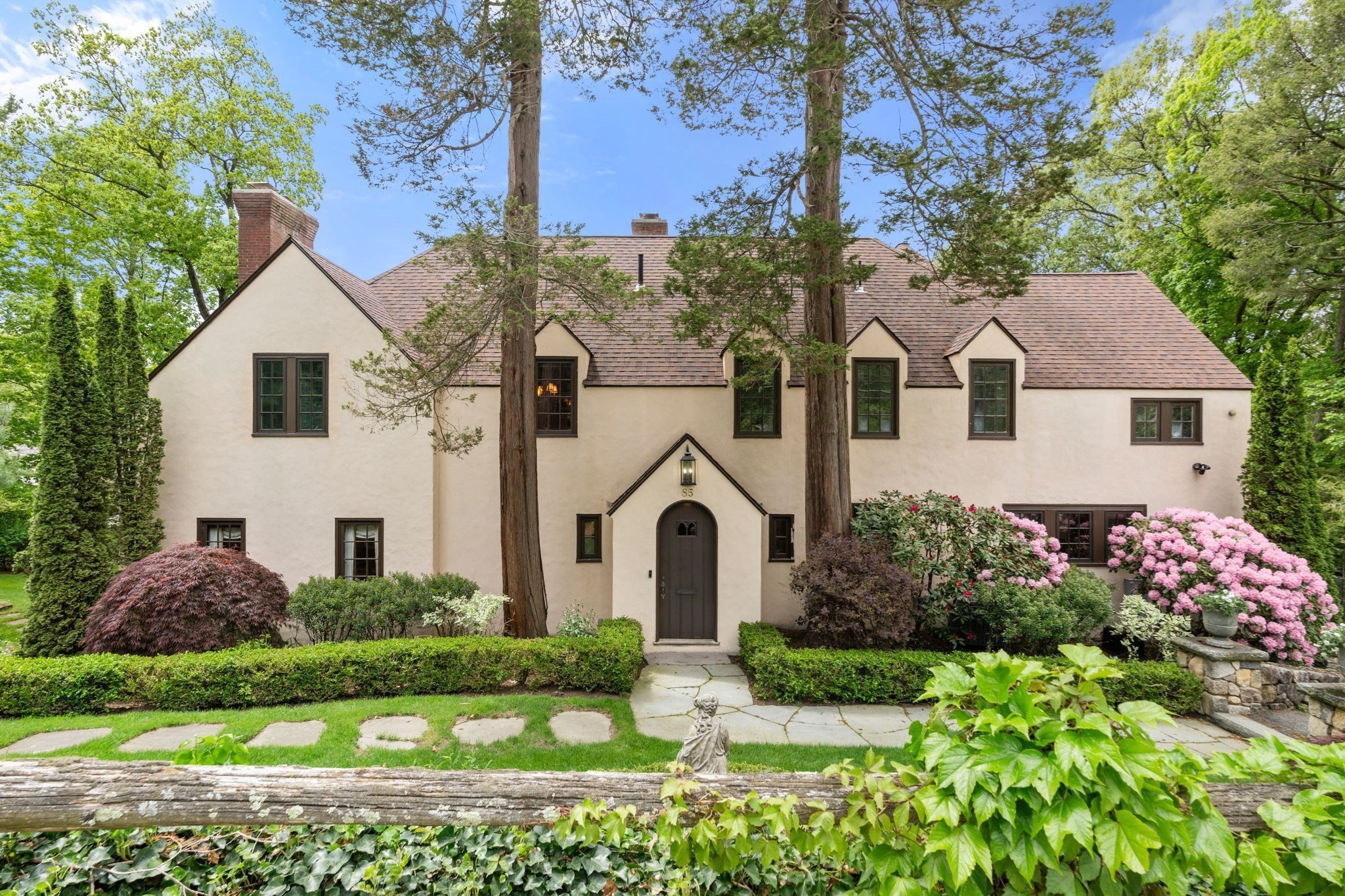 85 Gate House Rd, Newton, MA 02467