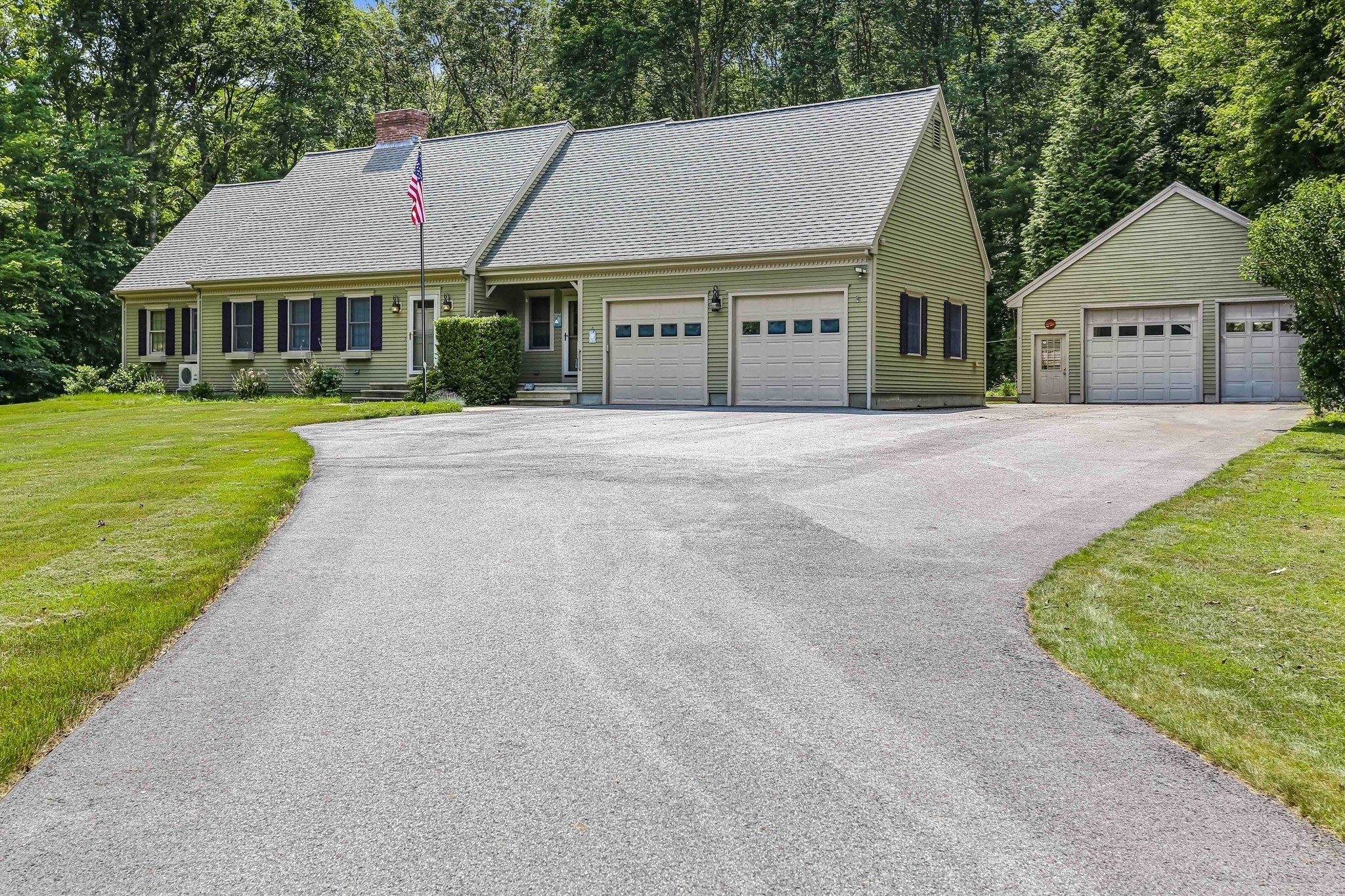 24 Manchaug Rd, Sutton, MA 01590