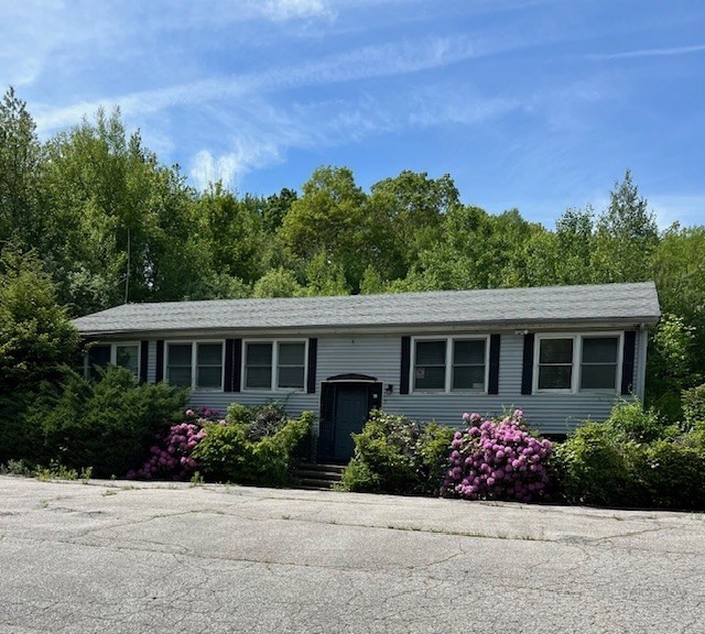 27 Douglas Rd, Webster, MA 01570