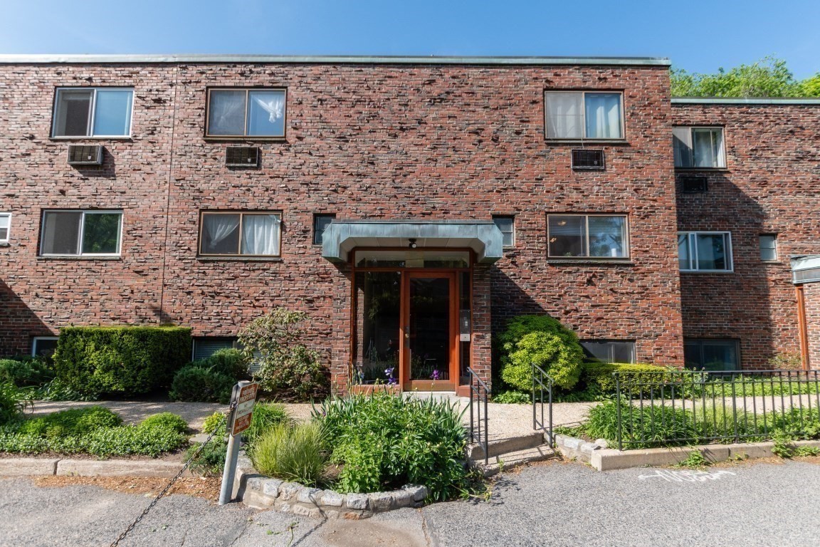 57 Saint Paul St. Unit 19, Brookline, MA 02445