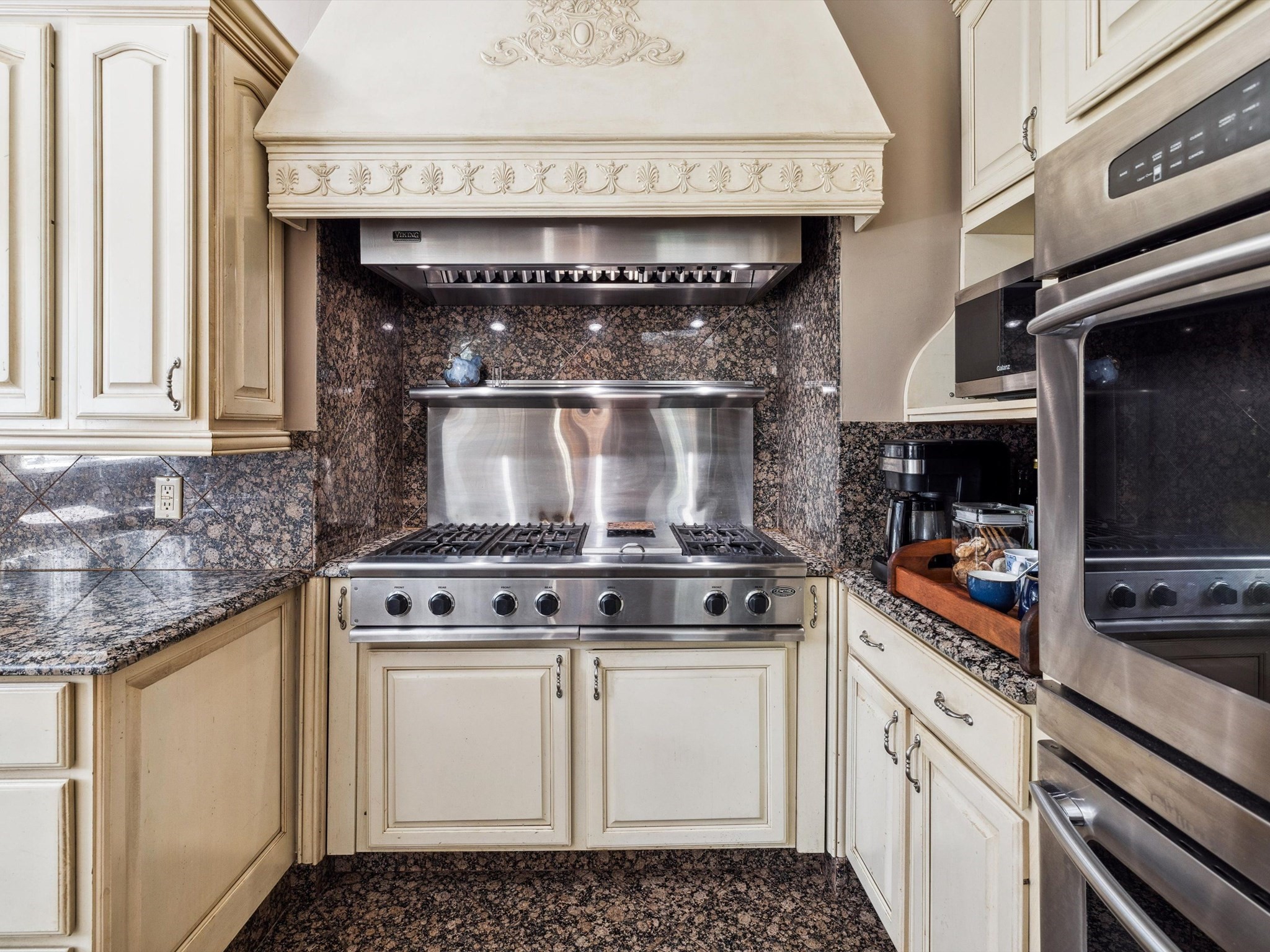 31 Lenox St, Worcester, MA 01602 - Image 17