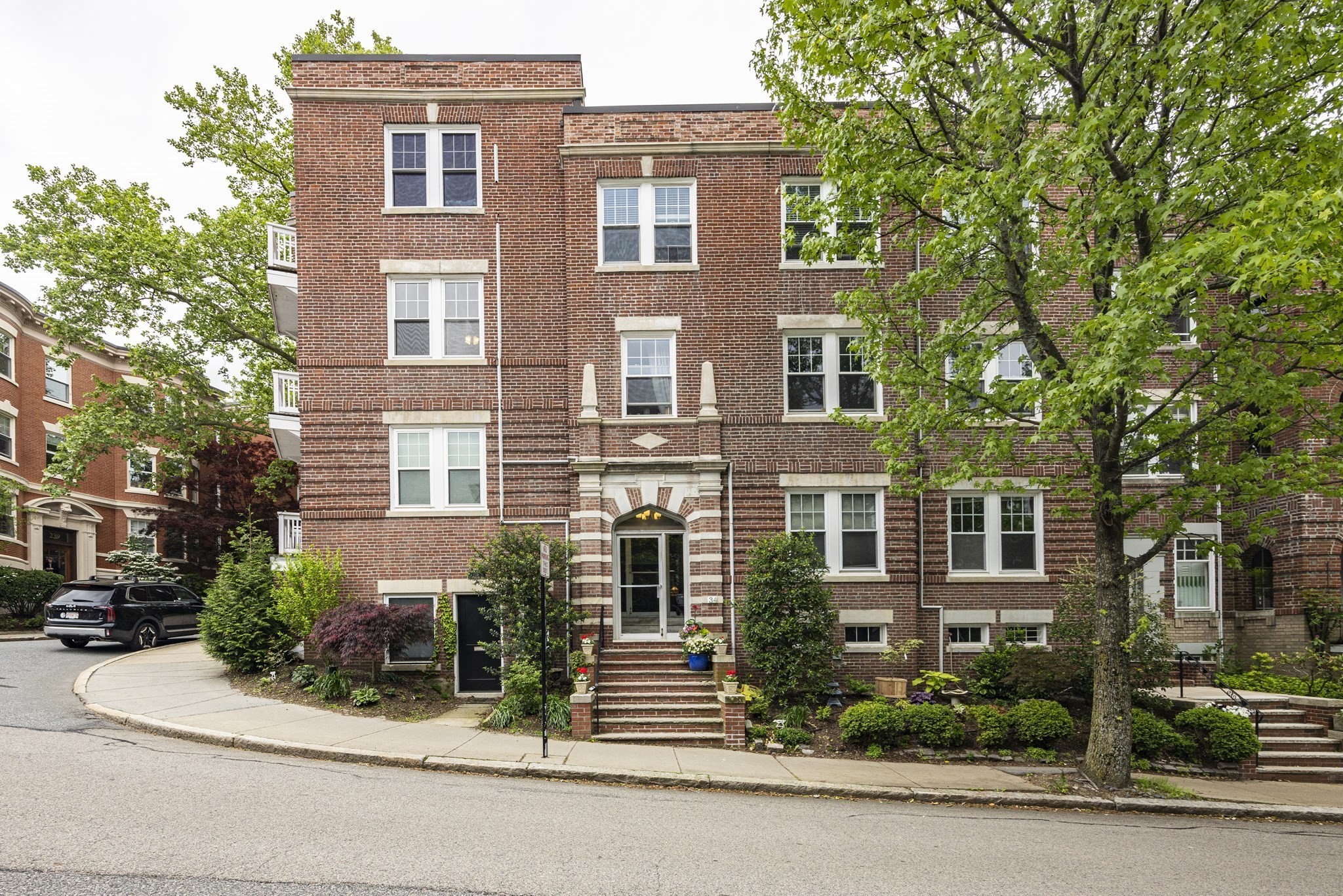 34 Garrison Rd Unit 4, Brookline, MA 02445
