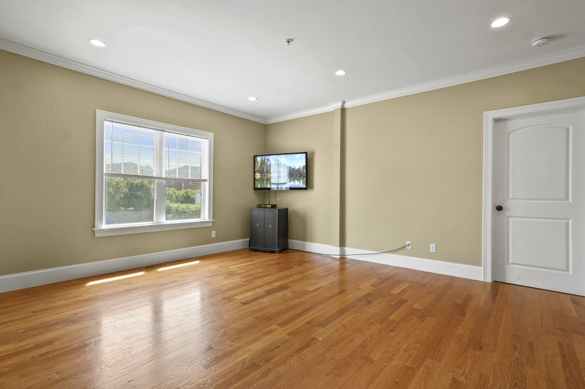 waltham - #73380877
