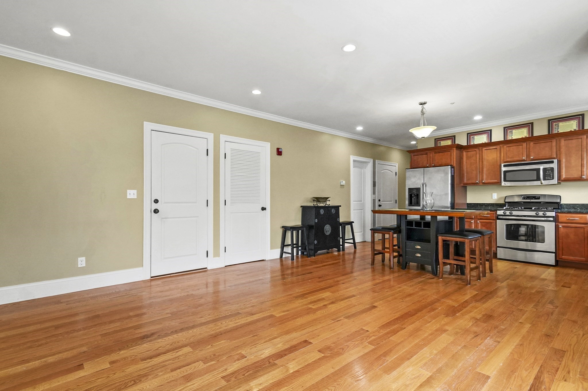 waltham - #73380877