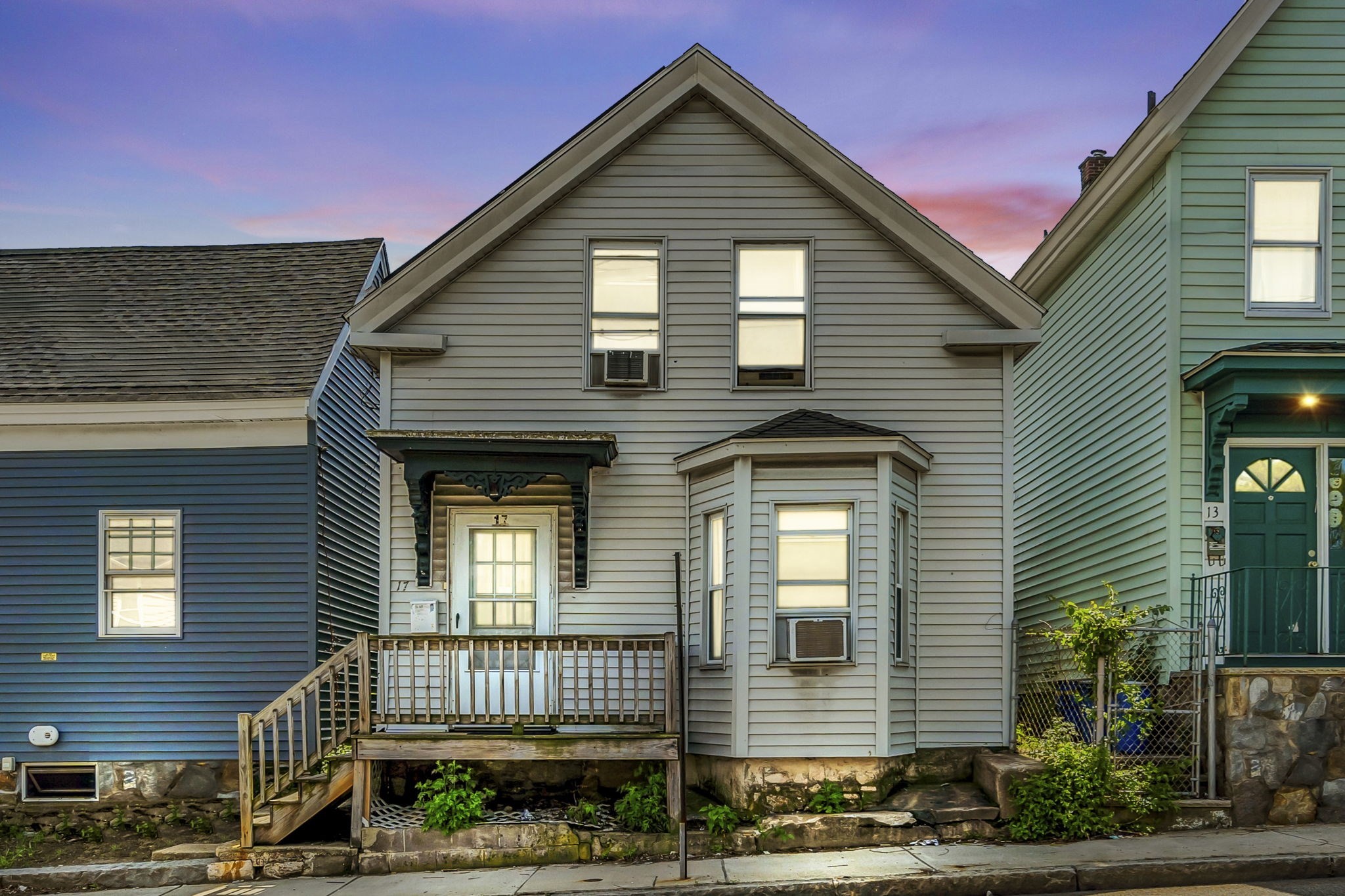 17 Wamesit St, Lowell, MA 01852