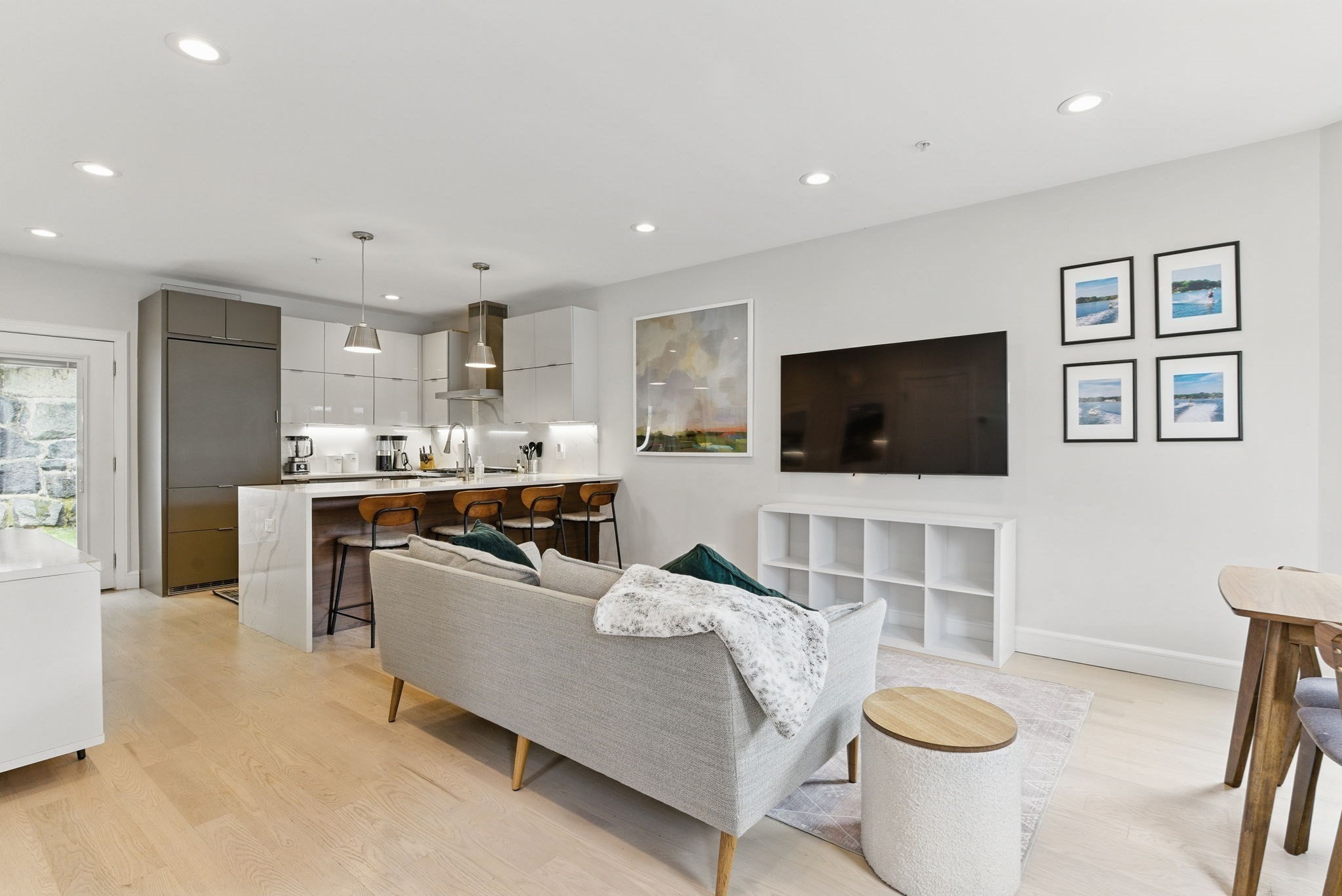 roxbury - #73381636