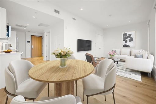 2149 Washington St, Apt 610