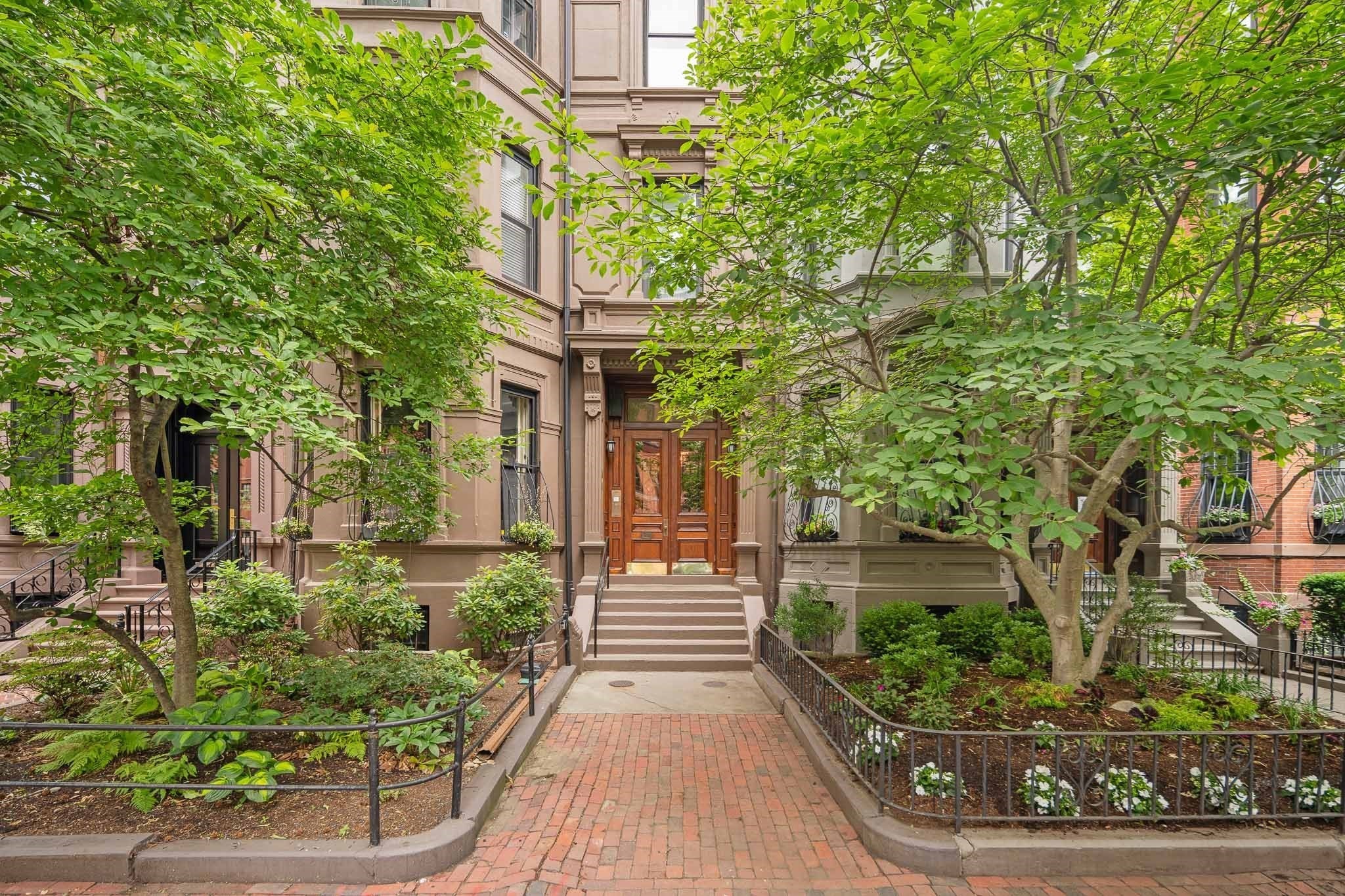 back-bay - #73384793
