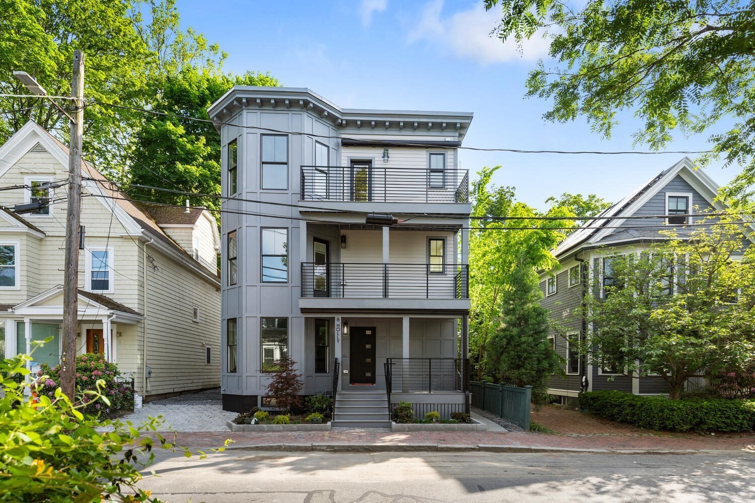 8 Holly Ave Unit 1, Cambridge, MA 02138