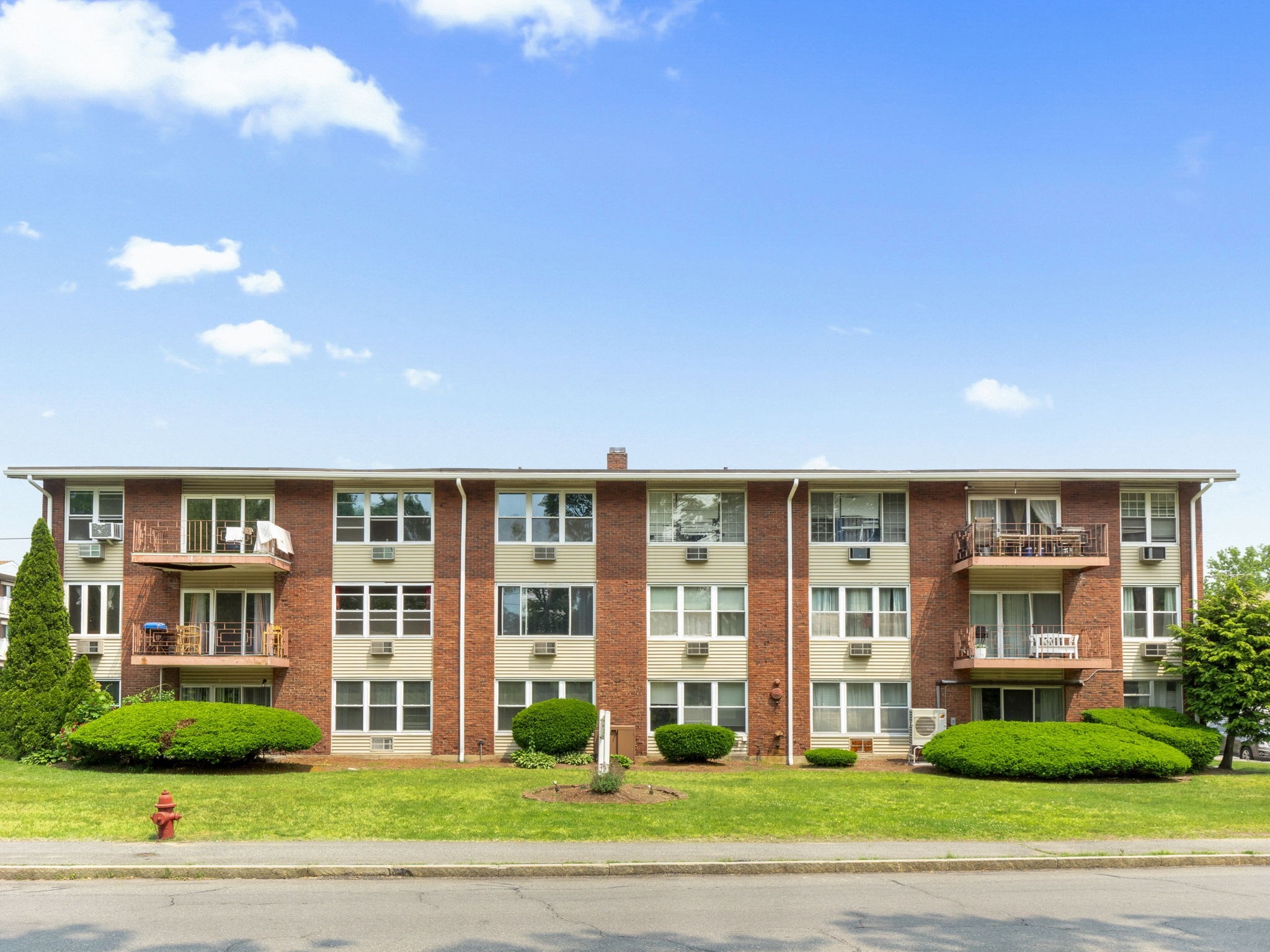 977 Westford St Unit 4, Lowell, MA 01851