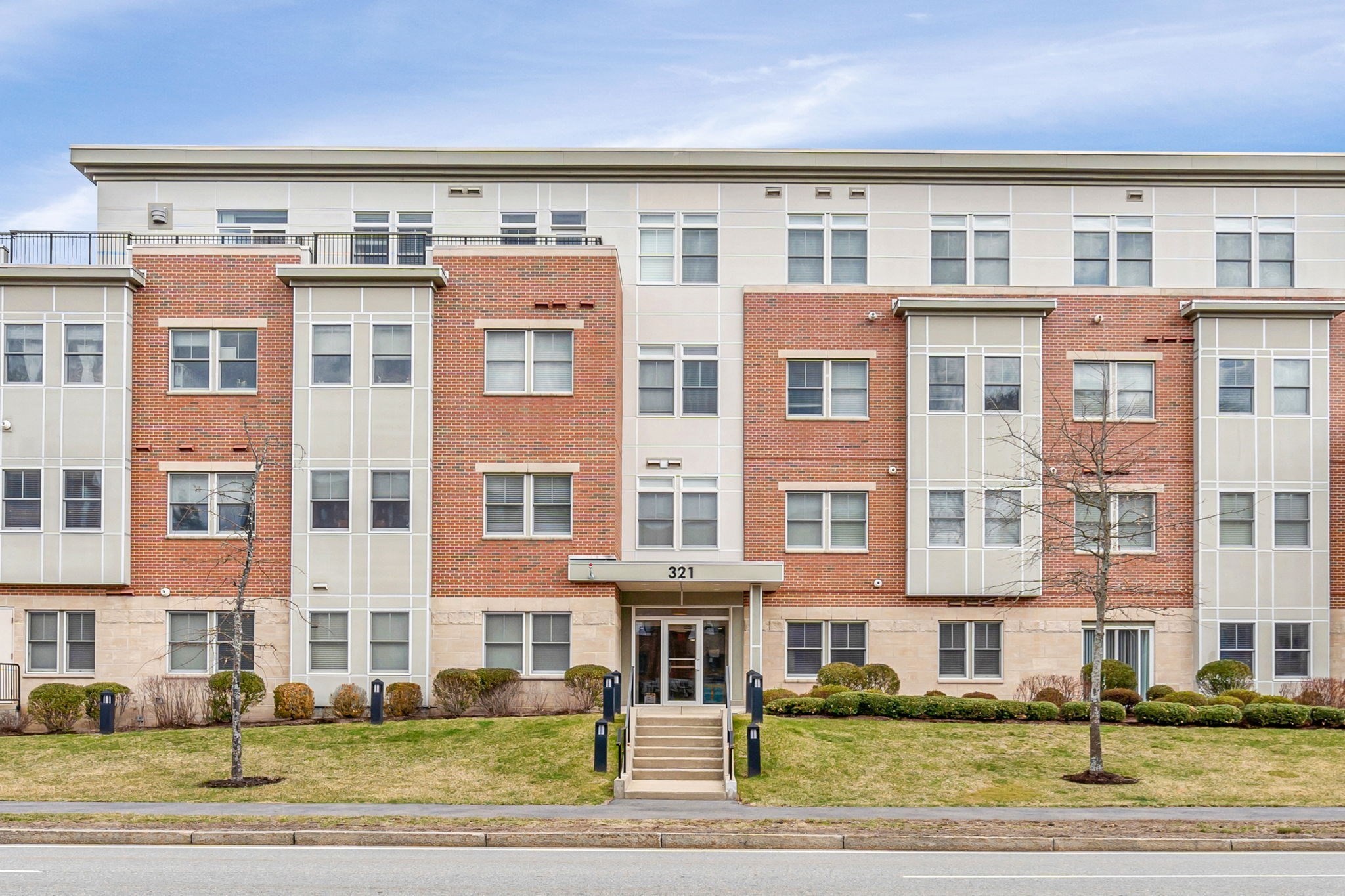 321 Hammond Pond Parkway Unit 103, Brookline, MA 02467