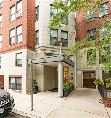 108 Peterborough St, Apt 4G