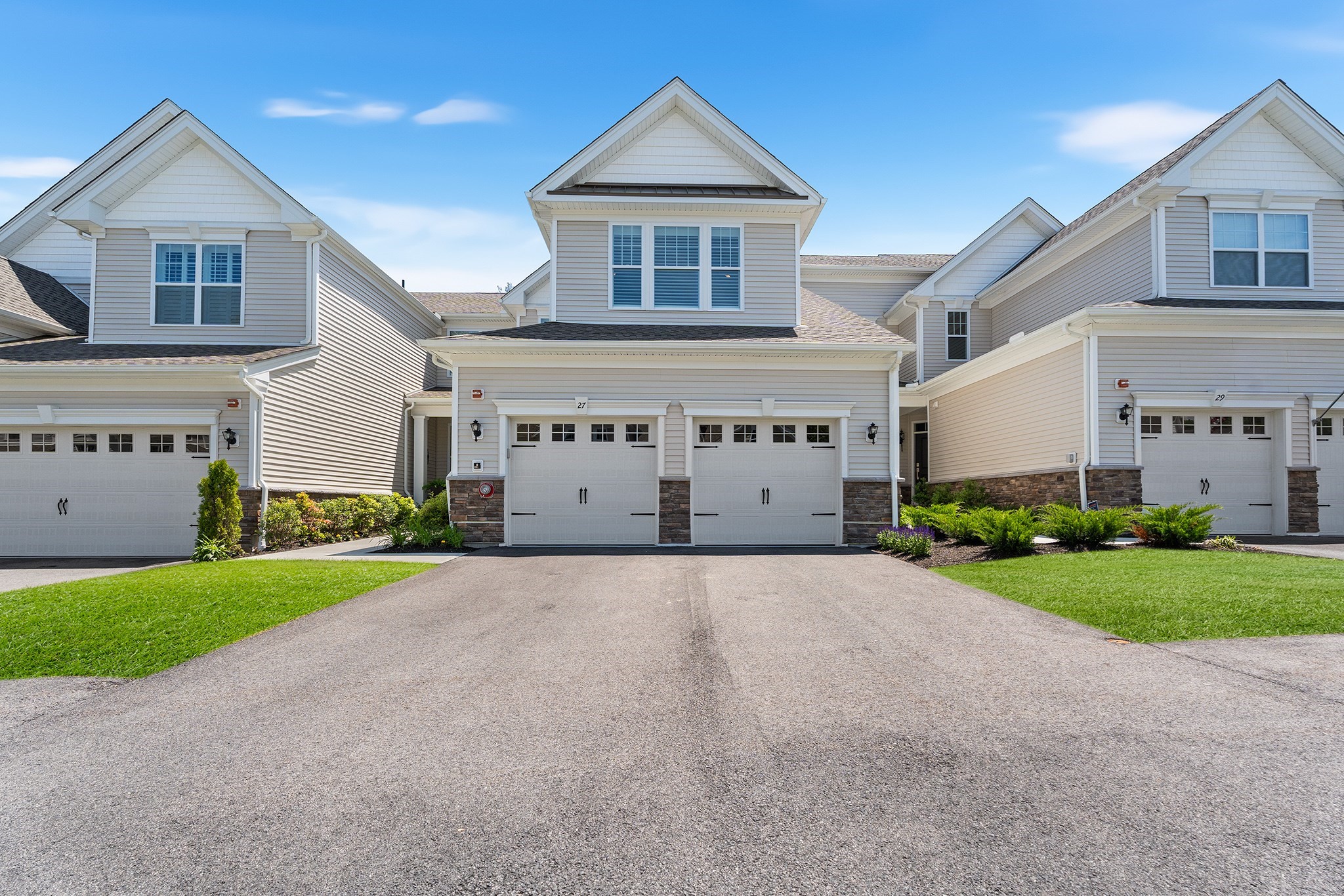 27 Richardson Dr Unit 27, Millis, MA 02054