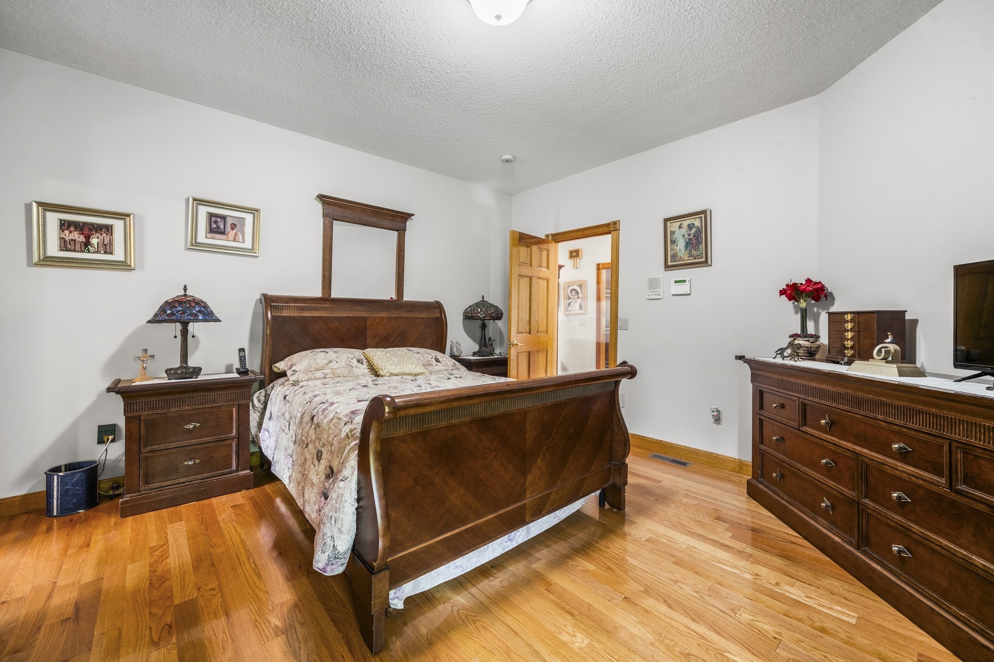 ludlow - #73390873