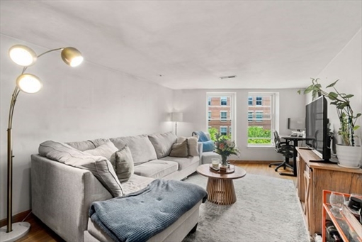 386 Commercial Street, Apt 4E