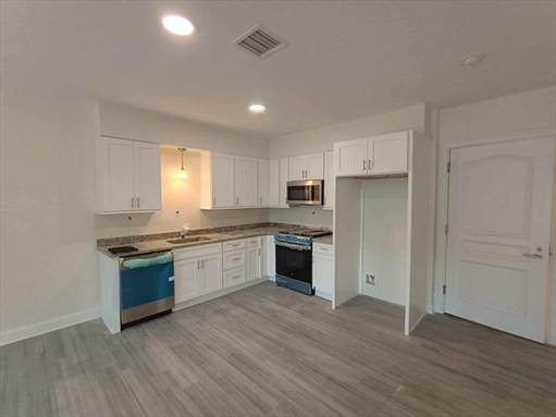 10 Franklin Ave, Apt 404