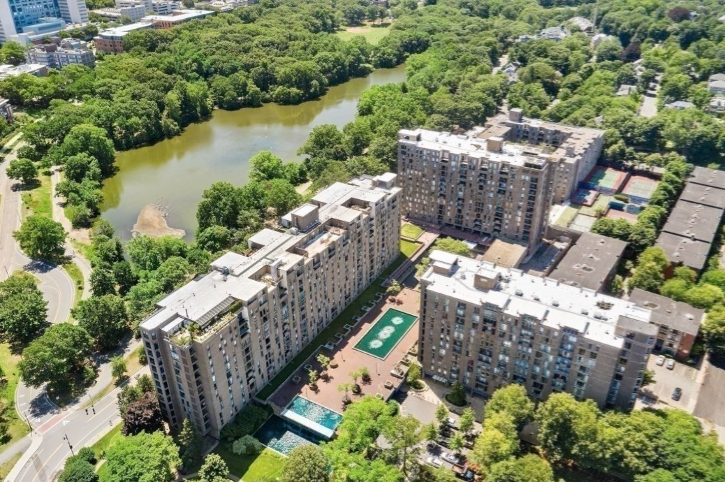 99 Pond Ave  Unit 608, Brookline, MA 02445