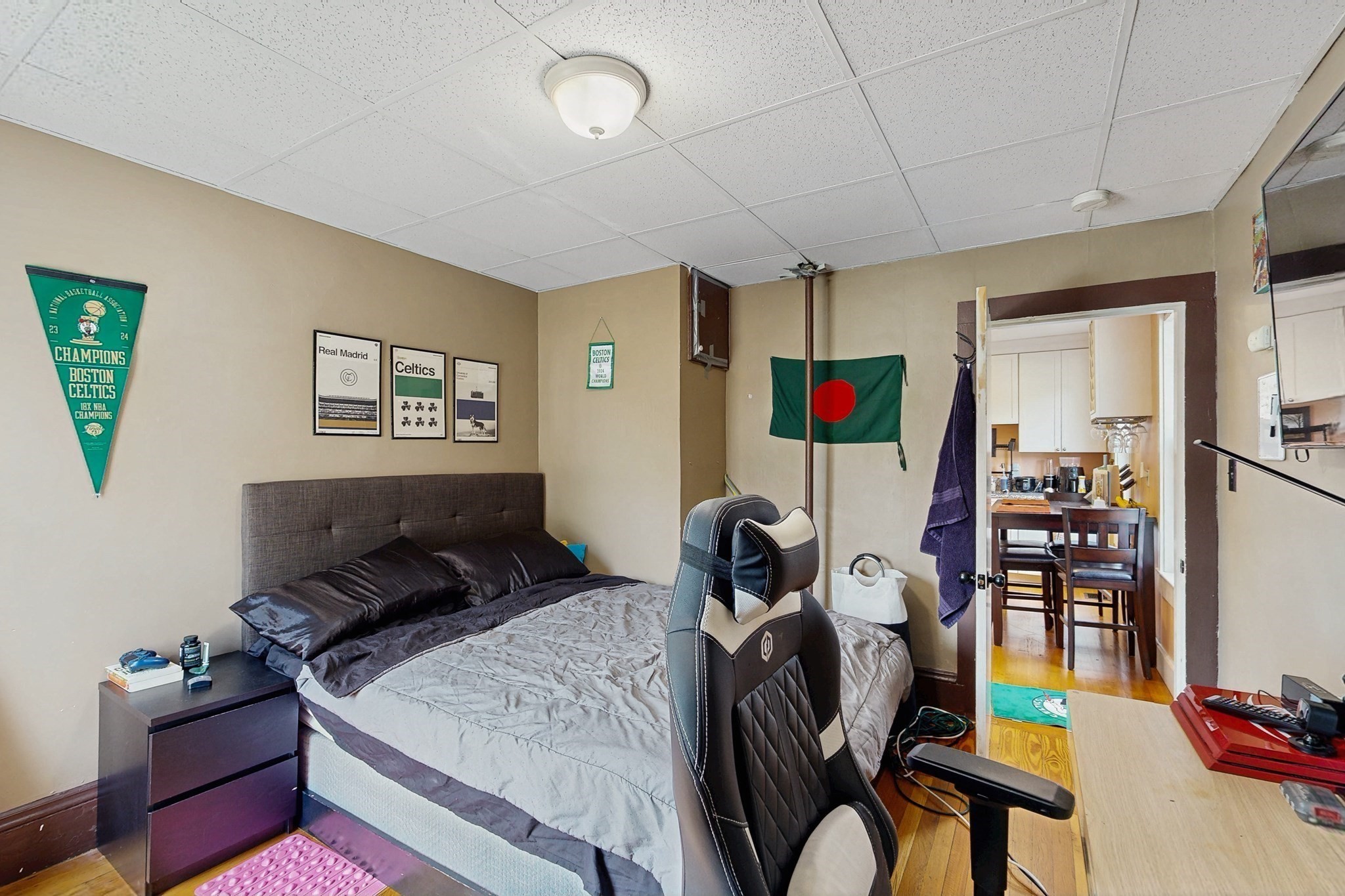 dorchester - #73394012