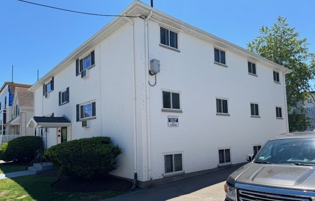 7 Holmes St, Quincy, MA 02171