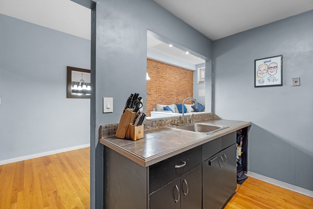 dorchester - #73394421