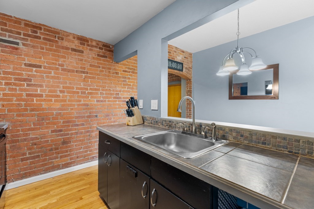 dorchester - #73394421