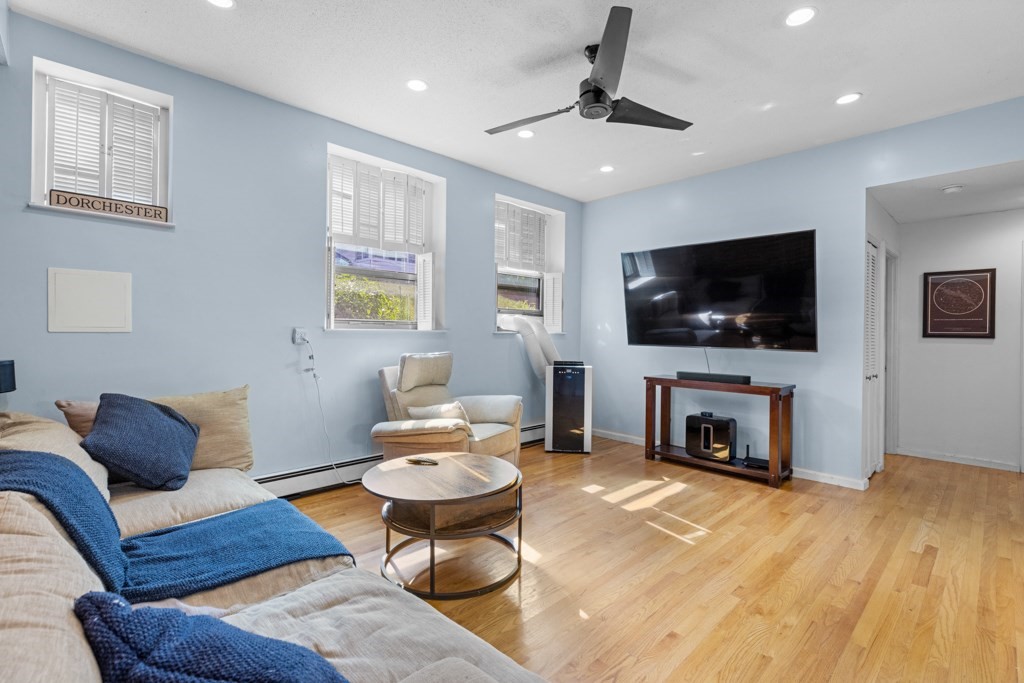 dorchester - #73394421