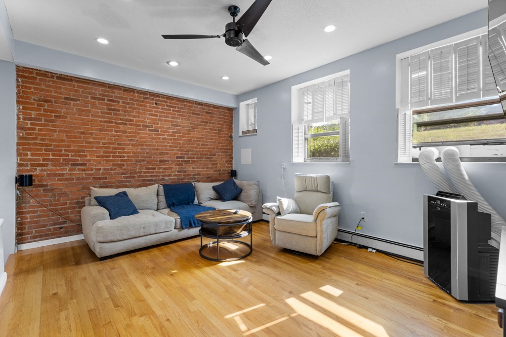 dorchester - #73394421