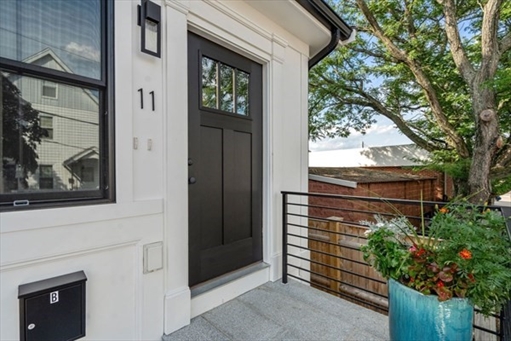 11 MacArthur Street, Apt A