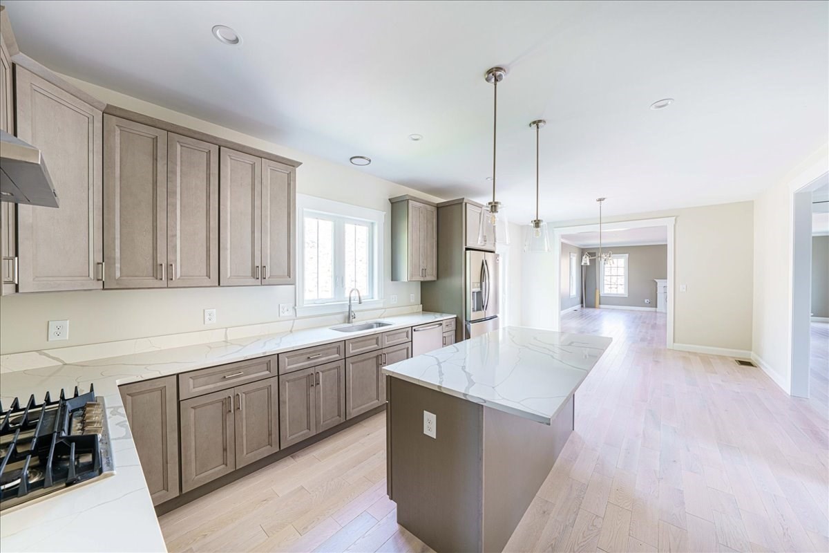 12 Valerie Run, Northbridge, MA 01534 - Image 2