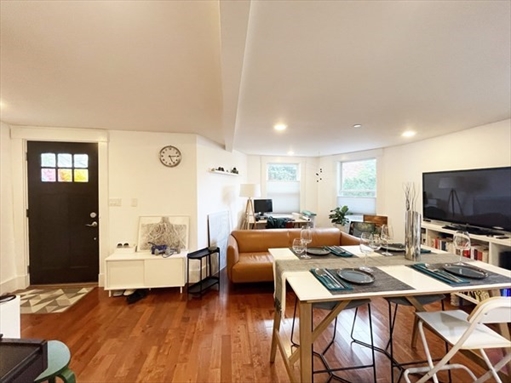 2 Auburn Ave, Apt 2