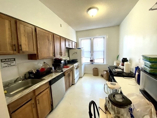 18 Glenville Ave, Apt 3